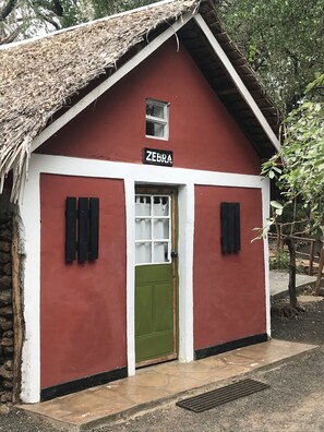 Holzhütte, barrierefrei, Gartenblick | 1 Schlafzimmer, hochwertige Bettwaren, Minibar, Zimmersafe