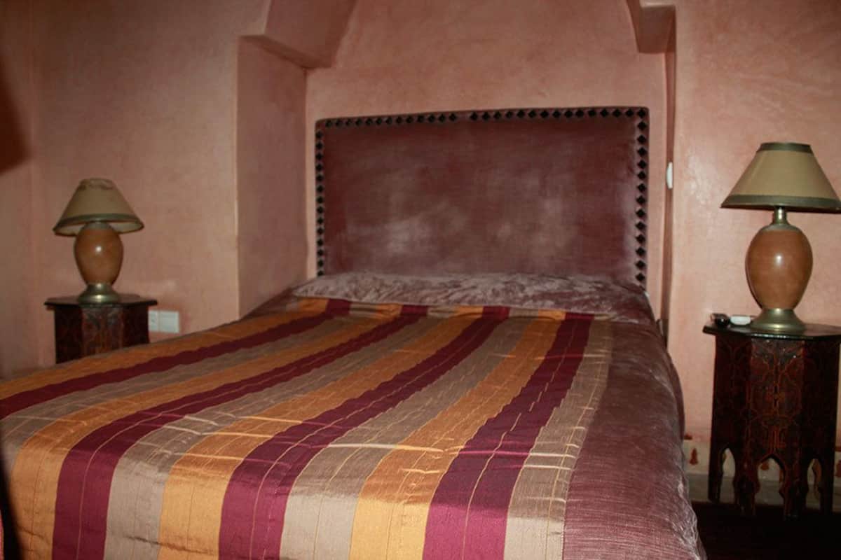 Suite Tradizionale, 1 letto matrimoniale, non fumatori, vista piscina | Biancheria da letto di alta qualità, minibar, Wi-Fi gratuito