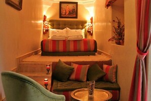 럭셔리 스위트, 전용 욕실, 마당 전망 | 고급 침구, 미니바, 무료 WiFi