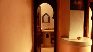Suite Luxe, cheminée, vue piscine