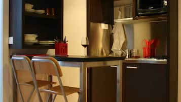 Cottage, Private Bathroom (Capucine) | Private kitchen