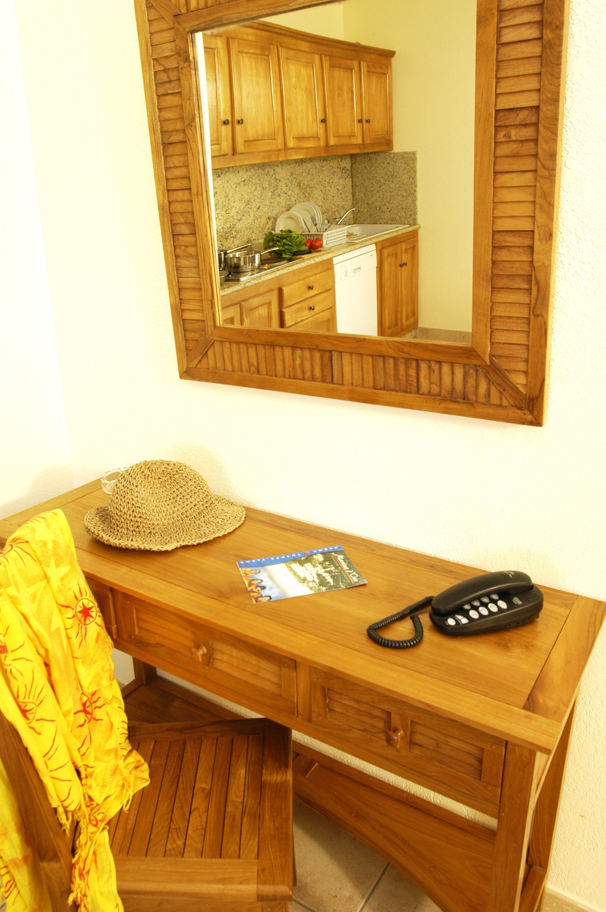 apartment, 2 bedrooms, 2 bathrooms, terrace, garden view, for 6 people | living area | 55-inch tv with satellite channels