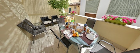 Terrace/patio. B&B del Carmine