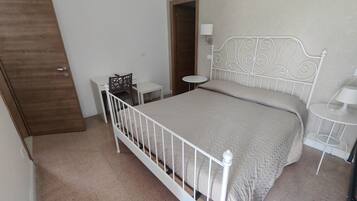 Desk, free WiFi, bed sheets