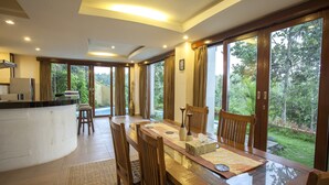 Family Villa, 2 Bedrooms, Pool View, Garden Area | In-room dining - Green View Private Villas (Payangan)