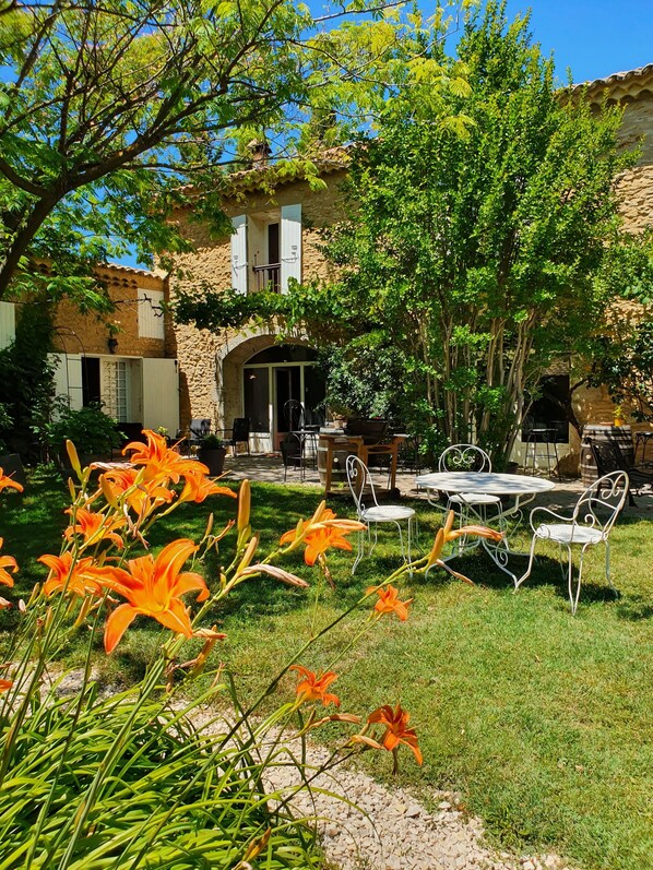 Exterior - La Mandarine (Piolenc)