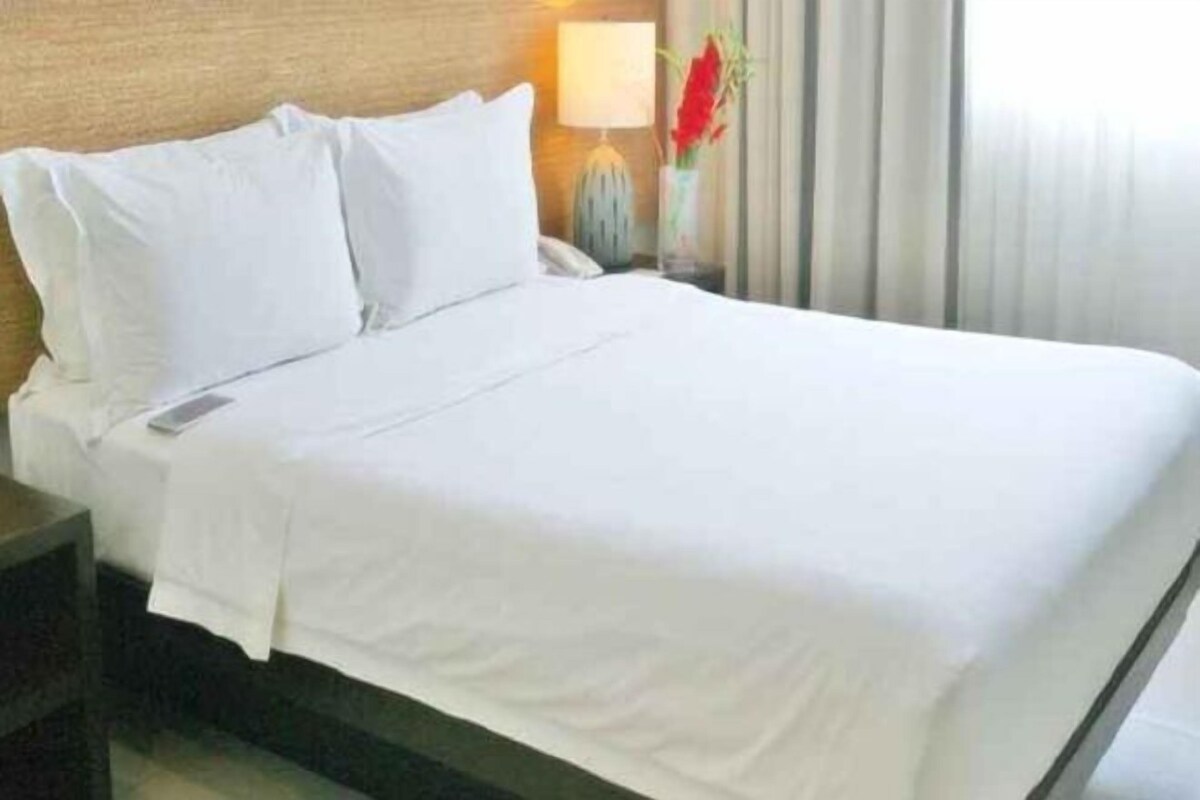 Premium bedding, in-room safe, desk, rollaway beds (surcharge)