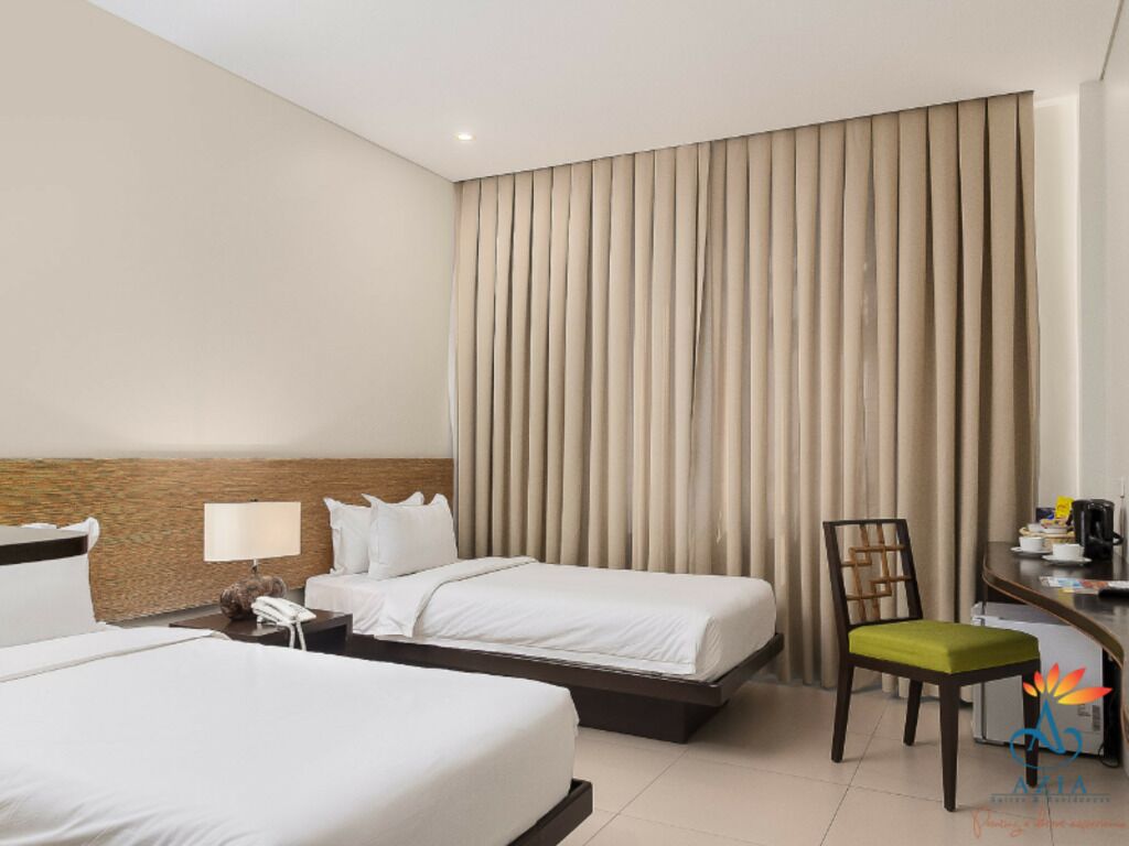 Premium bedding, in-room safe, desk, rollaway beds