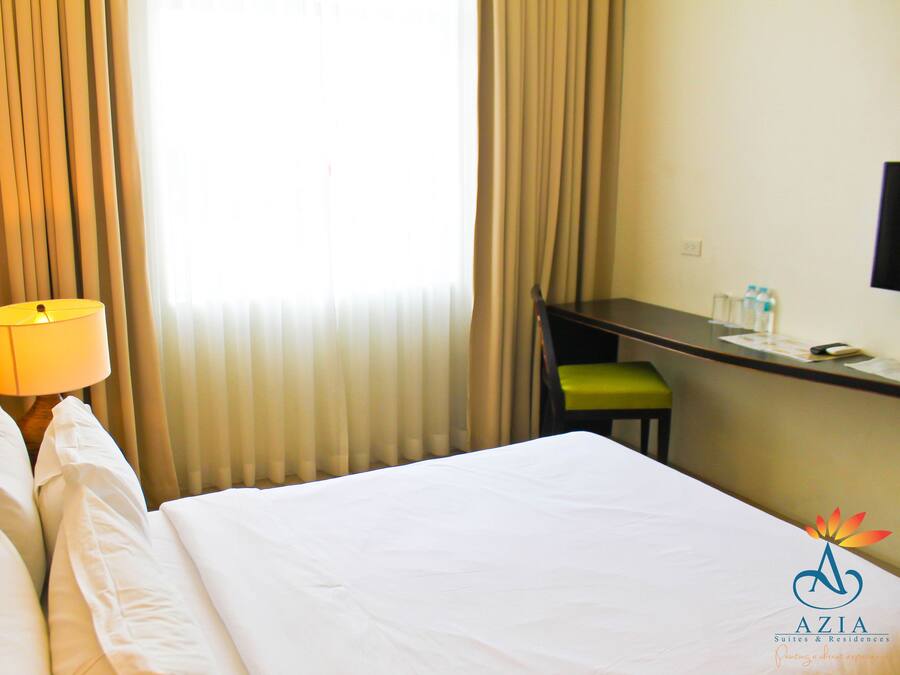 Quarto casal standard | Roupas de cama premium, cofres nos quartos, escrivaninha