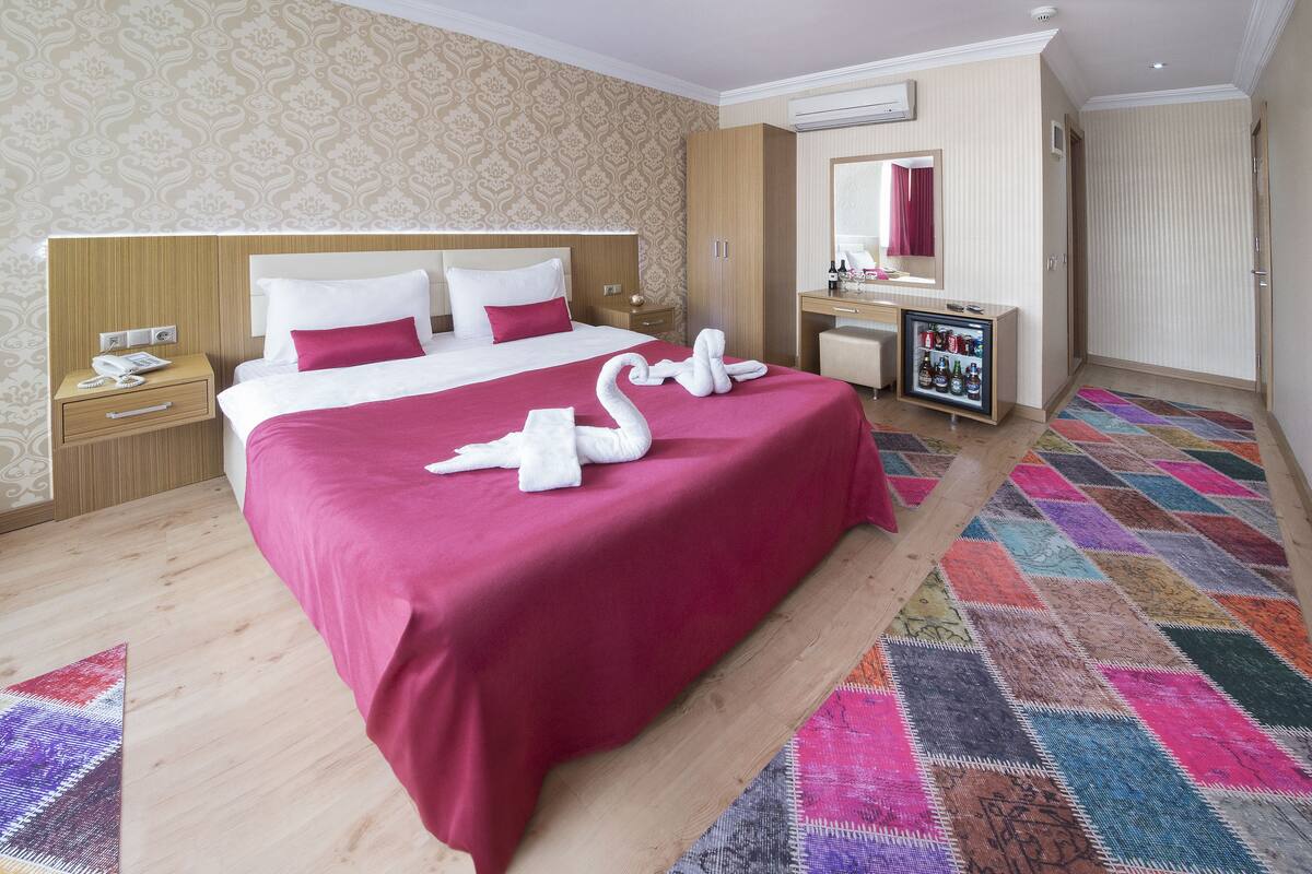 Doppelzimmer, 1 Doppelbett | Hochwertige Bettwaren, Minibar, Zimmersafe, schallisolierte Zimmer
