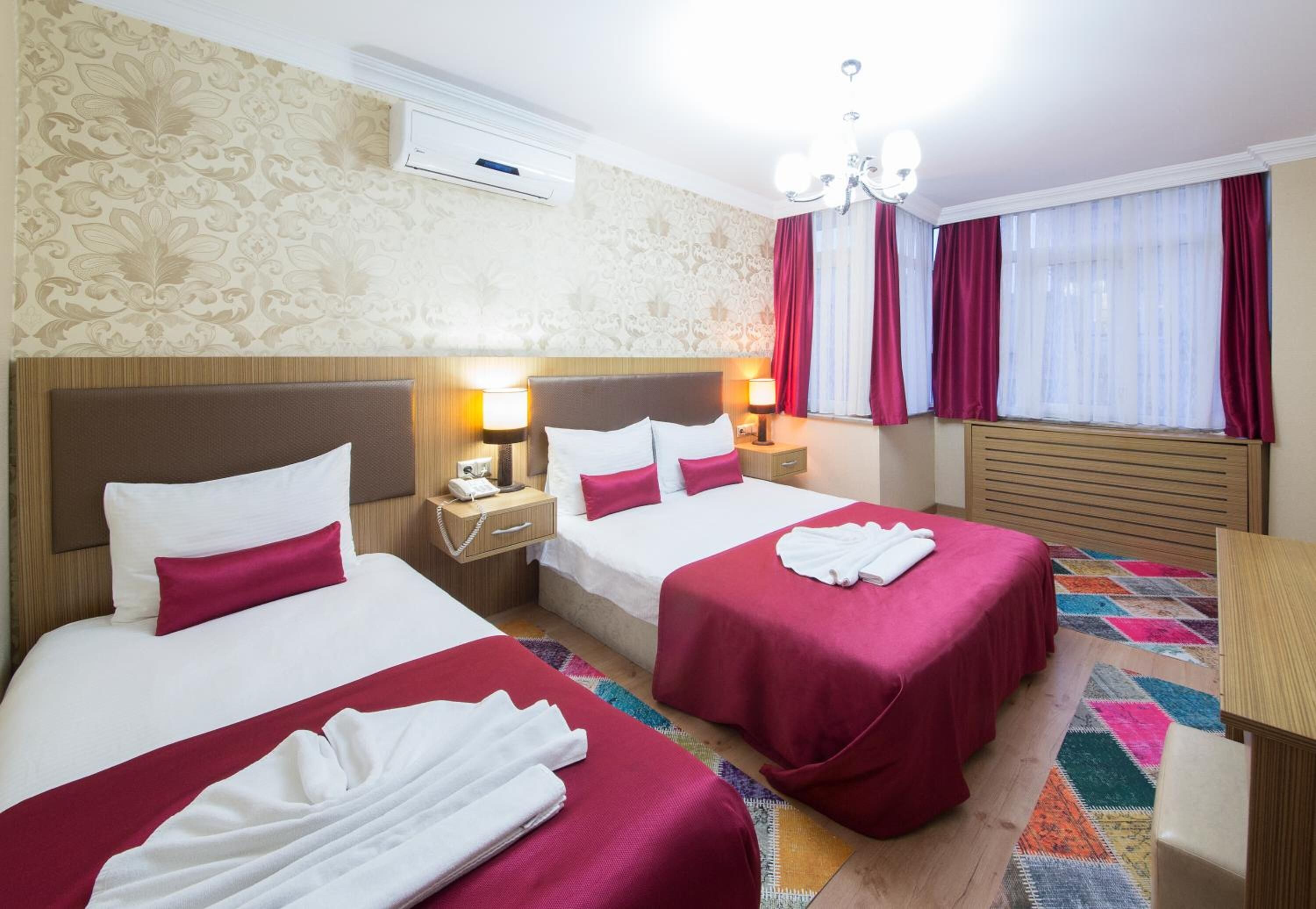 Ropa de cama de alta calidad, minibar, caja fuerte
