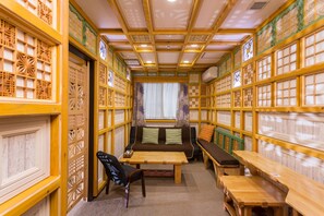 Superior Twin Room, Mountain View | Living room | Flat-screen TV - At Inn (Yufu)