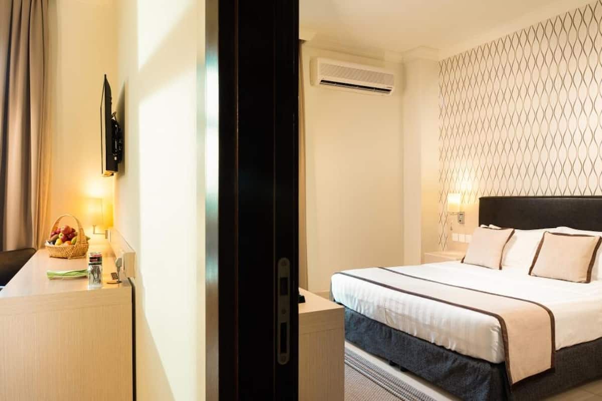 1 bedroom, hypo-allergenic bedding, in-room safe, desk