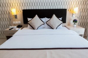 Literie hypoallergénique, coffres-forts dans les chambres, bureau
