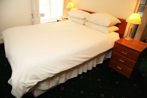 Executive Triple Room, Multiple Beds, Private Bathroom | Premium bedding, desk, iron/ironing board, free cots/infant beds - Huddersfield Central Lodge Hotel (Huddersfield)