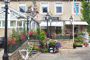 Front of property - Huddersfield Central Lodge Hotel (Huddersfield)