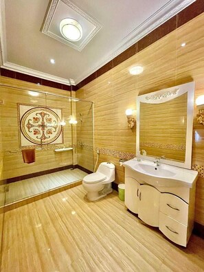 Junior Suite | Bathroom | Shower, hair dryer