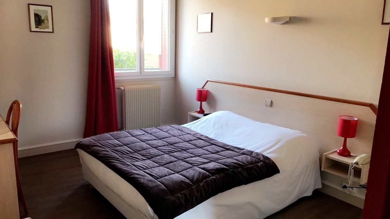 double room | desk, laptop workspace, iron/ironing board, cots/infant beds