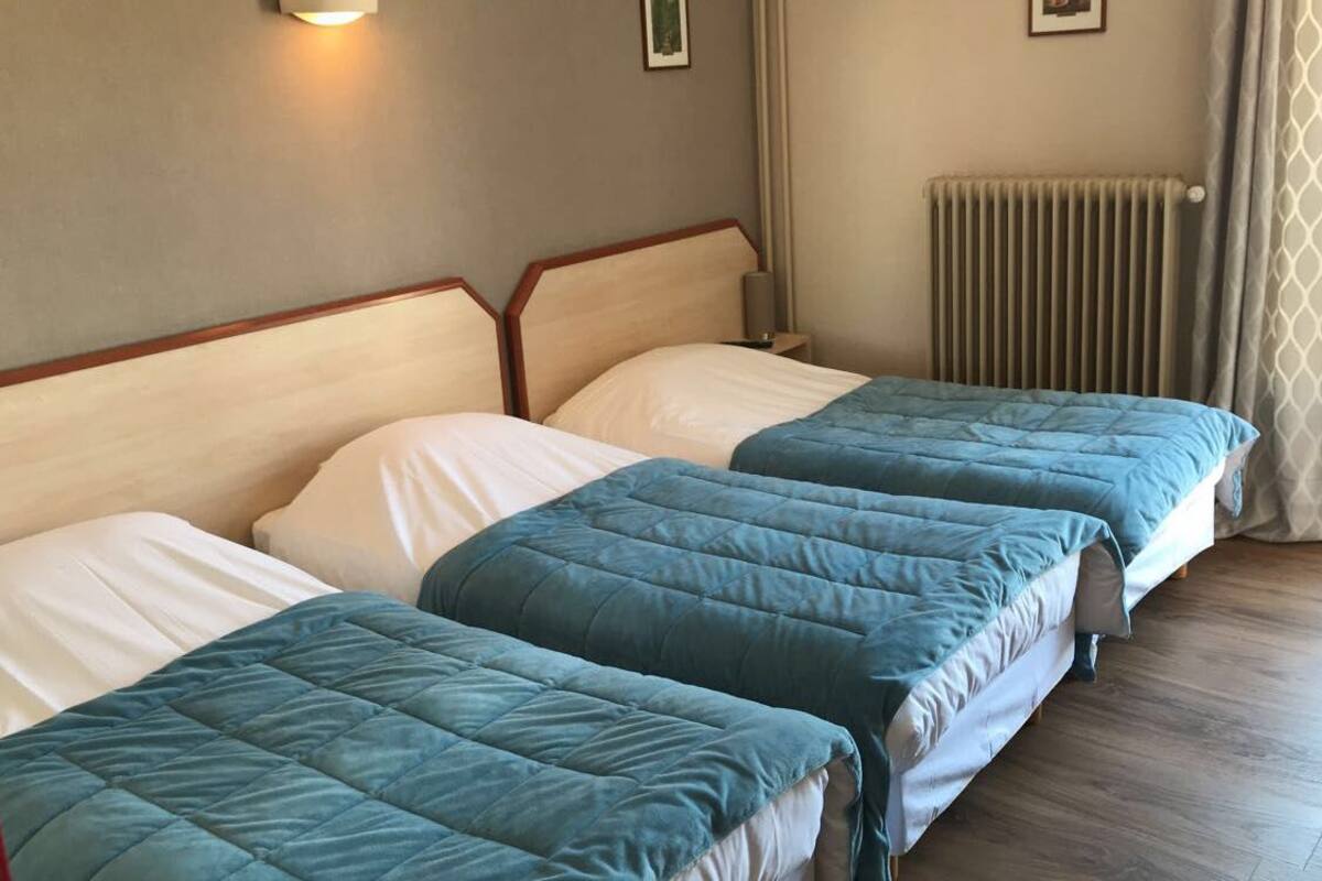 triple room, balcony | desk, laptop workspace, iron/ironing board, cots/infant beds