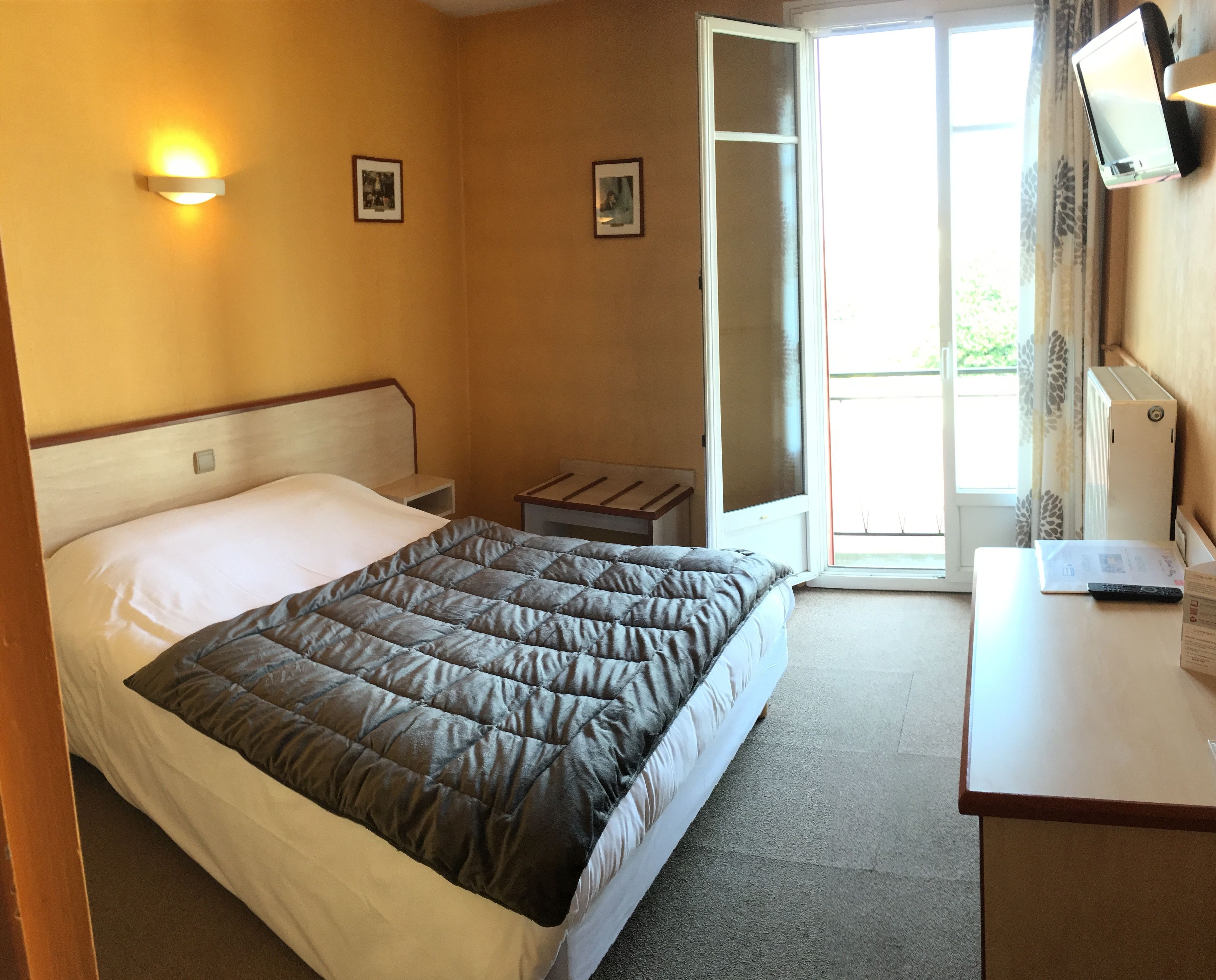 Bureau, espace de travail pour ordinateur portable