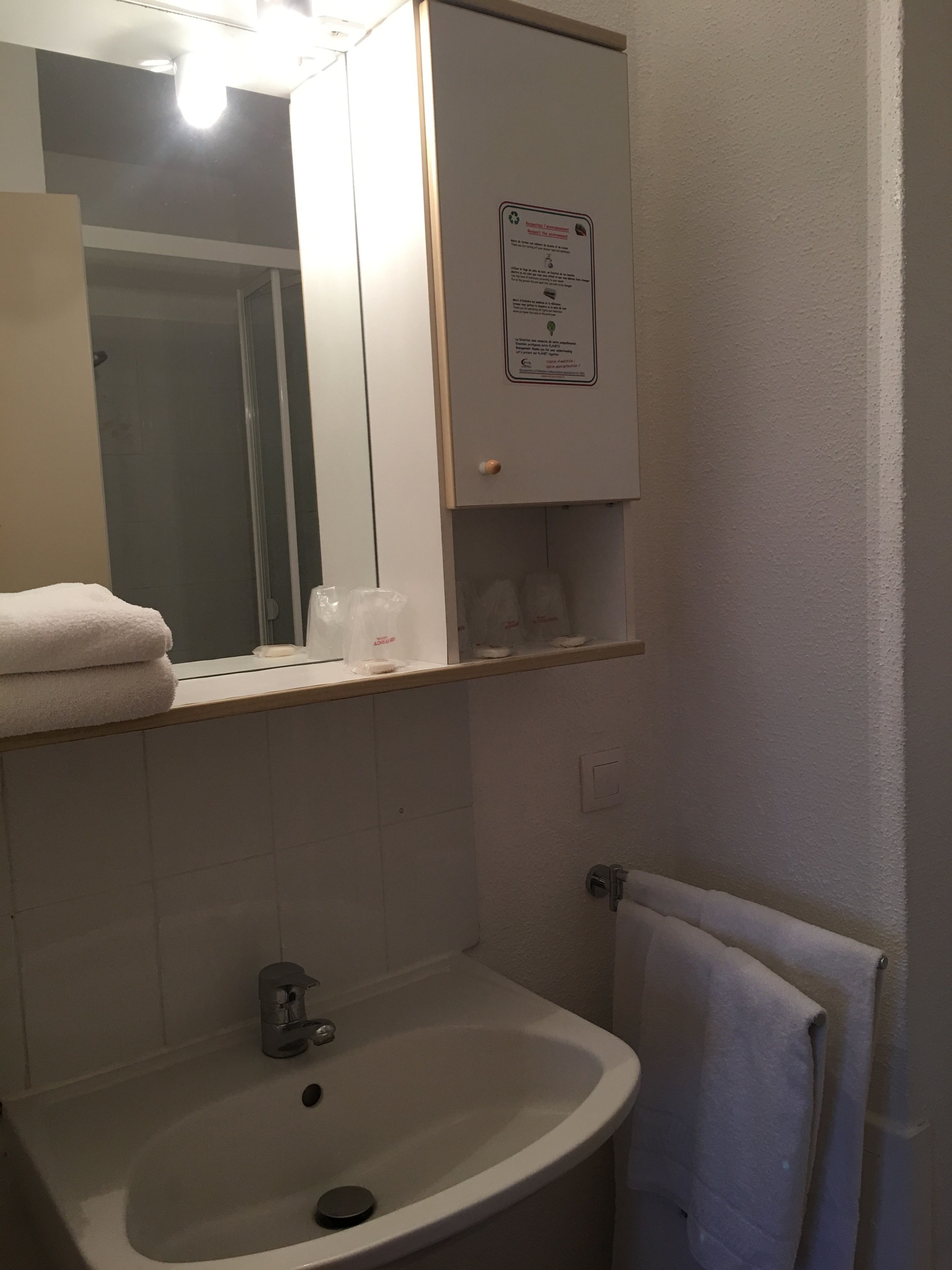 family room | bathroom | combined shower/bathtub, free toiletries, hair dryer, towels