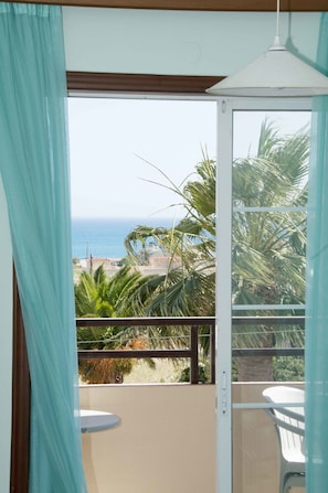 Appartement, 3 slaapkamers | Uitzicht vanuit de kamer