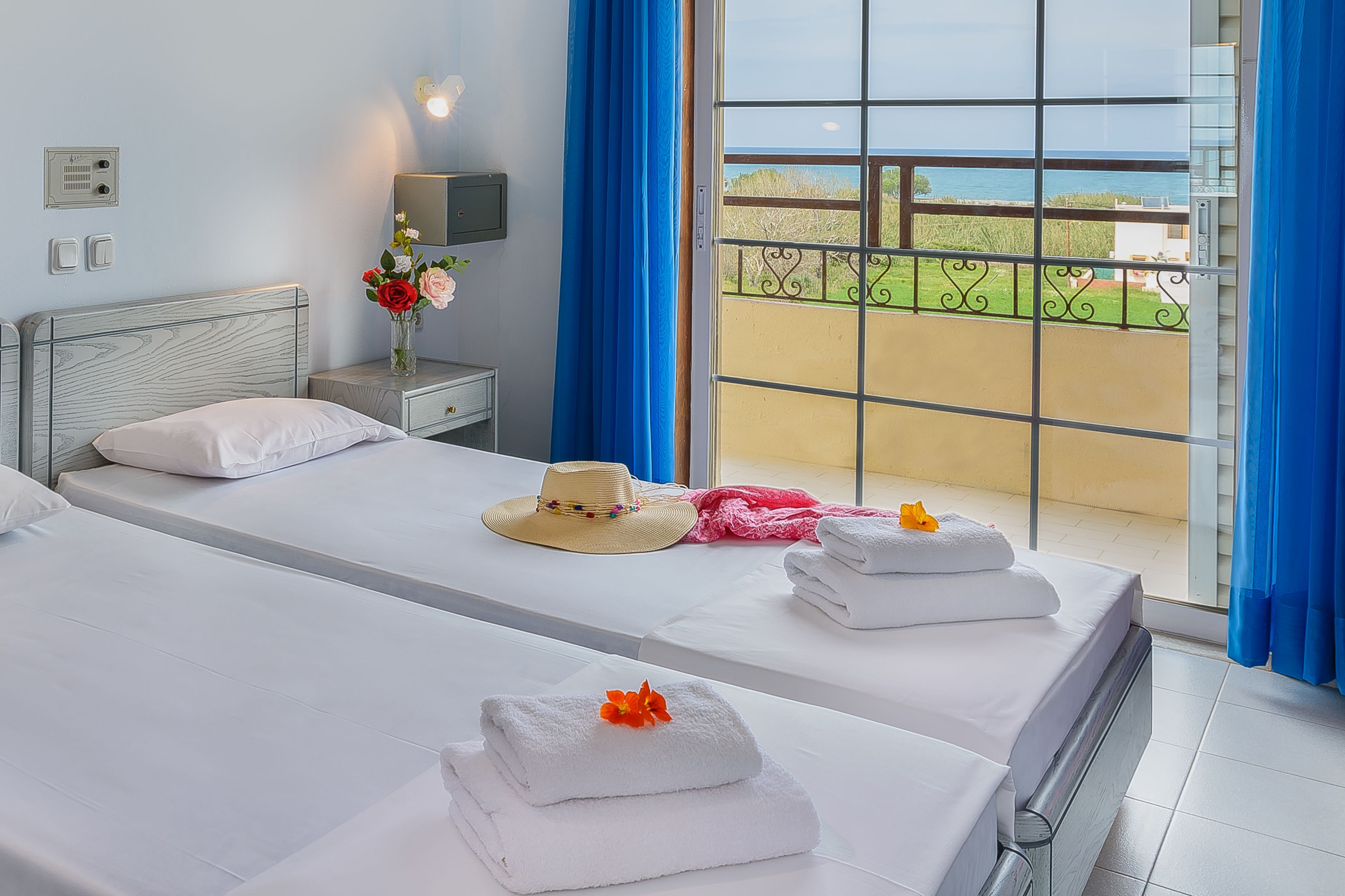 Studio (Triple) | In-room safe, iron/ironing board