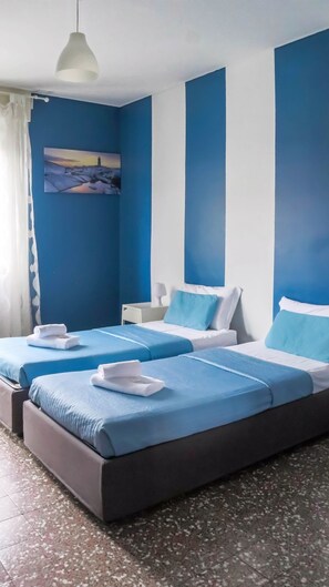 Double or Twin Room, Shared Bathroom | Desk, free WiFi, bed sheets - B&B I Am Here - Gioia 71 (Milan)