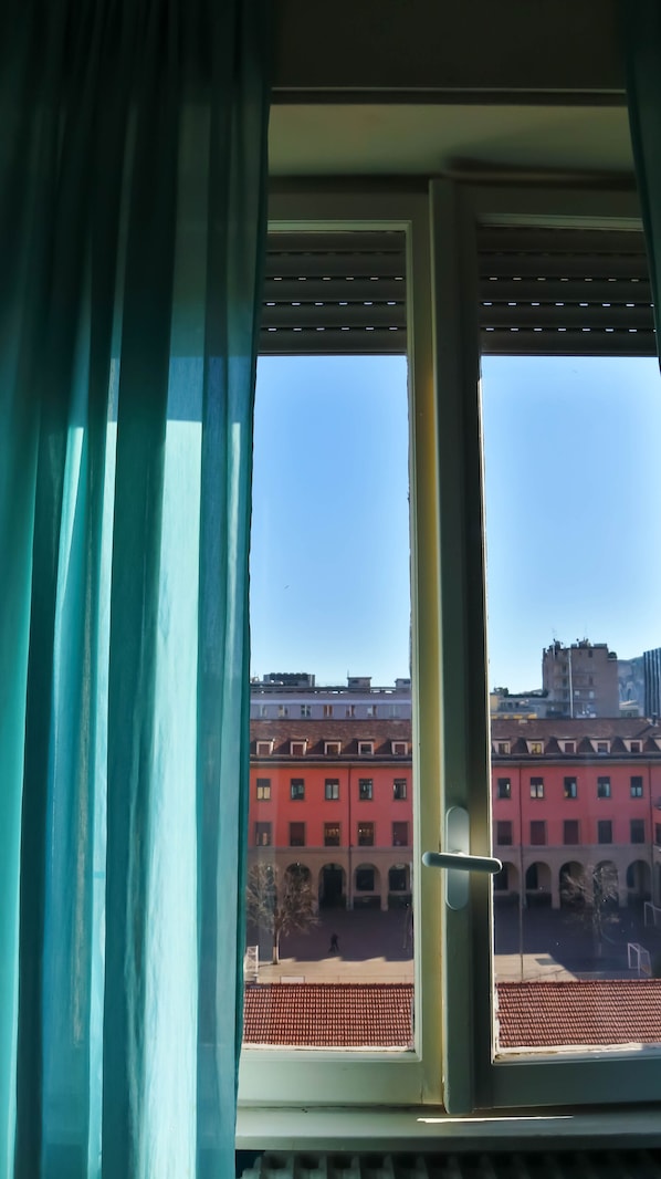 Desk, free WiFi, bed sheets - B&B I Am Here - Gioia 71 (Milan)