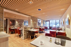 Desayuno buffet (CHF 26 por persona) 