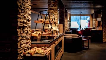 Petit déjeuner buffet servi tous les jours en supplément