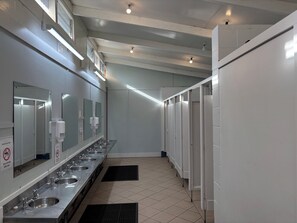 Cabin | Bathroom shower