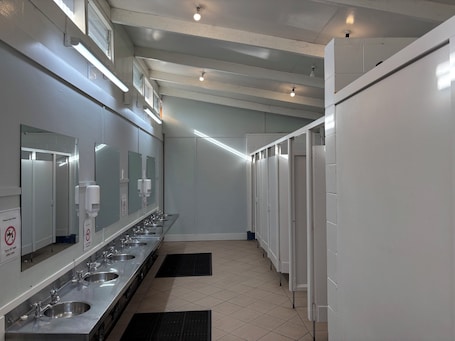 Cabin | Bathroom shower. Bay of Islands Holiday Park