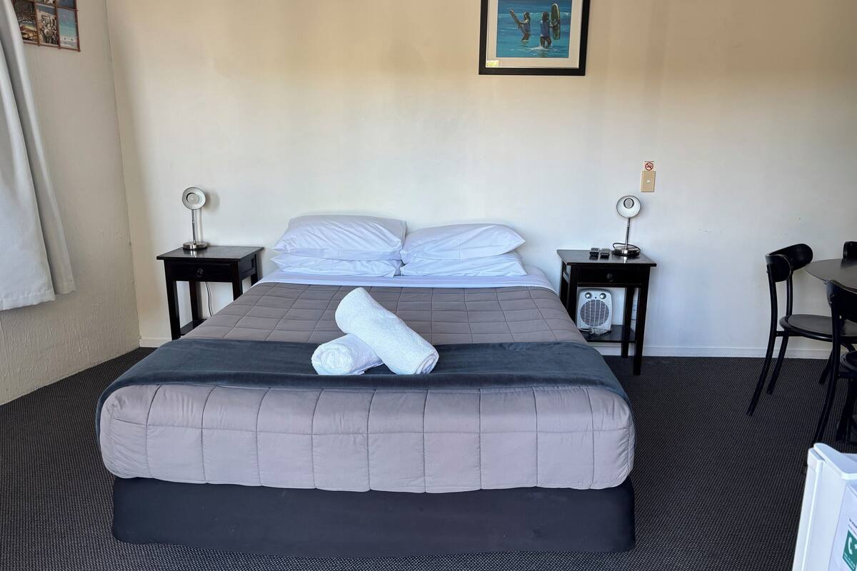 1 bedroom, individually decorated, iron/ironing board, free WiFi