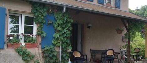 المنشأة من الخارج