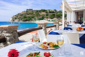 Breakfast, lunch and dinner served  - Villaggio Baia d'Ercole (Ricadi)