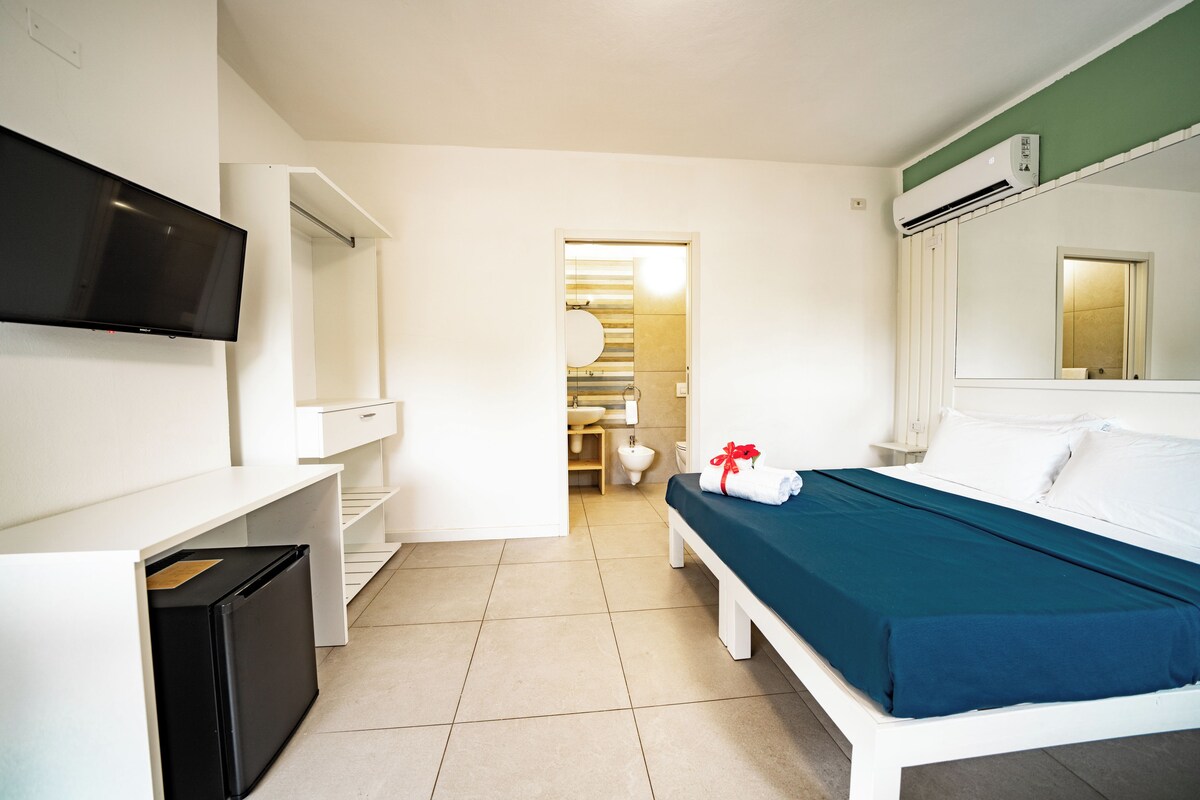 Chambre Quadruple Supérieure | Literie de qualité supérieure, coffres-forts dans les chambres, bureau