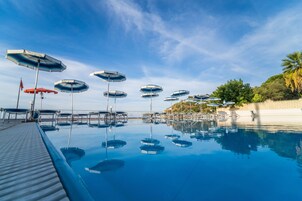 2 piscines extérieures