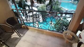 Family Suite, 2 Bedrooms, Non Smoking, Pool View | Balcony