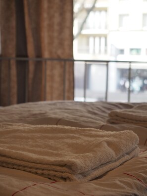 Deluxe Double or Twin Room, Private Bathroom | Desk, iron/ironing board, free WiFi, bed sheets - Hotel Garni Emir (Cologne)