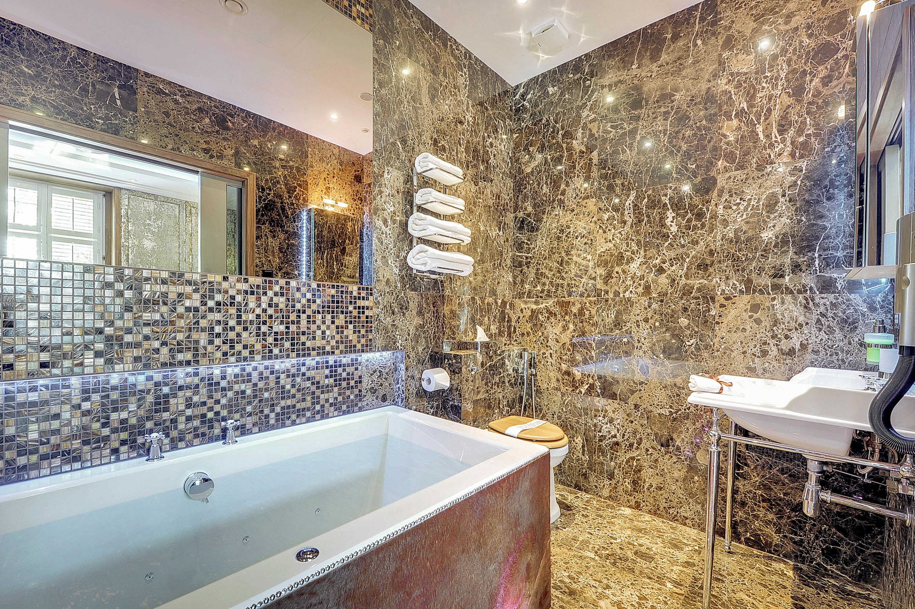 deluxe double room | bathroom | hair dryer, bathrobes, slippers, towels