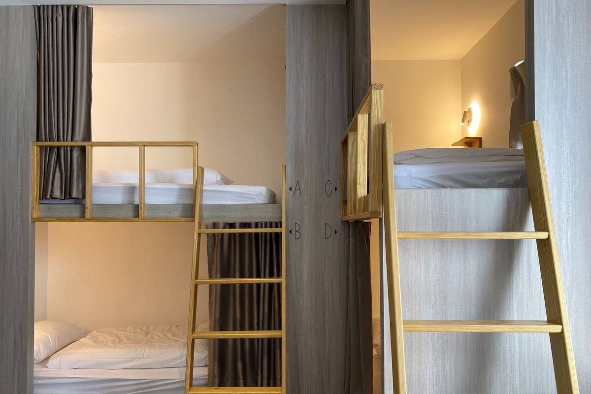 高级宿舍, 男女混合宿舍, 公共浴室 (8 bed ) | 隔音、免费 WiFi、床单