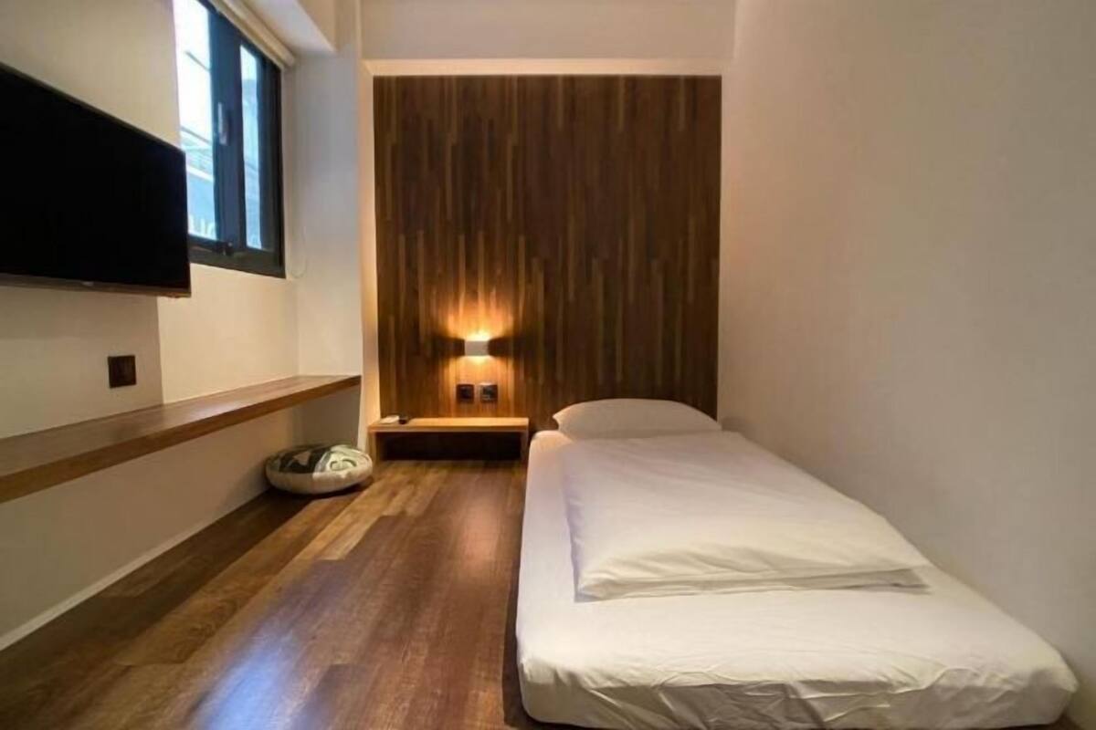 Kalis bunyi, Wi-fi percuma, cadar katil