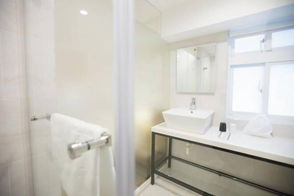 Bilik Mandi | Pancuran mandi, kelengkapan dandanan diri percuma, pengering rambut