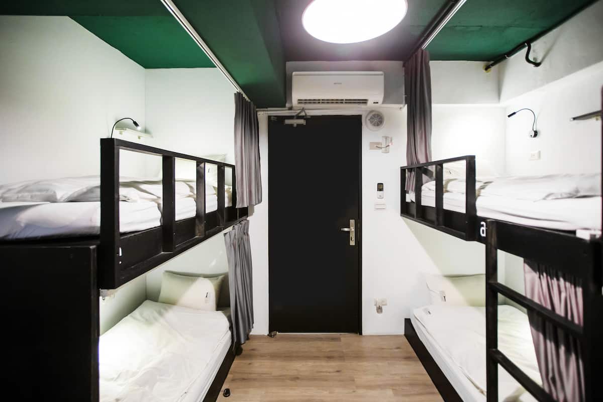 Soundproofing, free WiFi, bed sheets