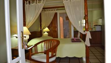 Studio | Soundproofing, free cots/infant beds, rollaway beds, free WiFi