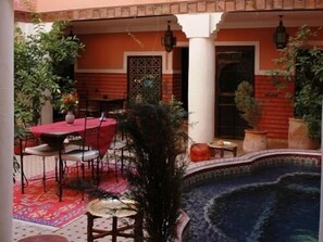 Outdoor dining - Riad Yamsara (Marrakech)