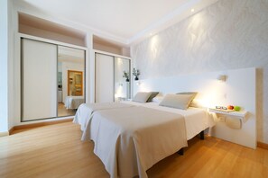 Suite, terrasse, havutsikt | 1 soverom, barnesenger (inkludert) og ekstrasenger (mot et tillegg)