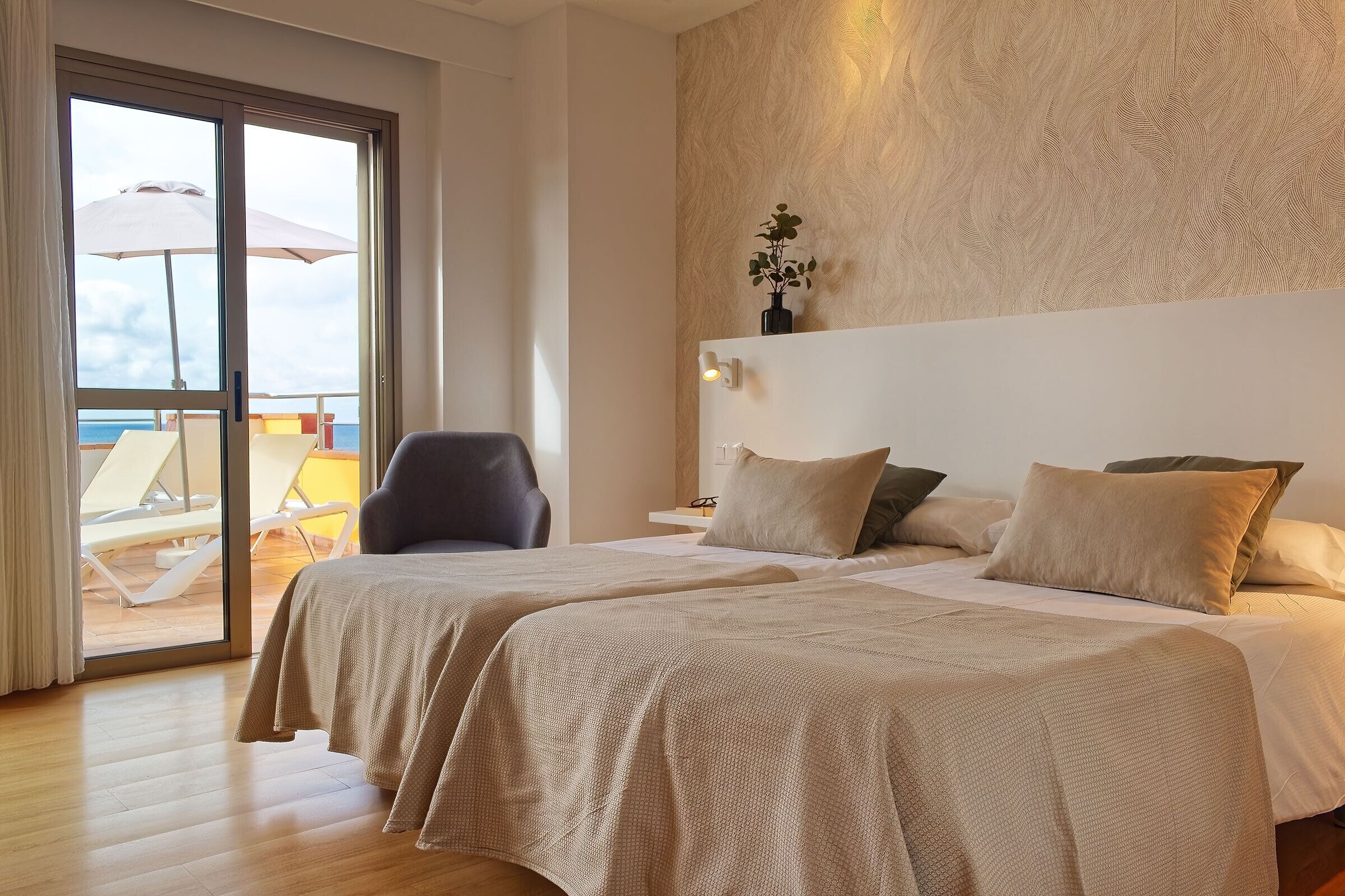 Suite, Terrasse, Meerblick | 1 Schlafzimmer, kostenlose Babybetten, Zustellbetten, kostenloses WLAN