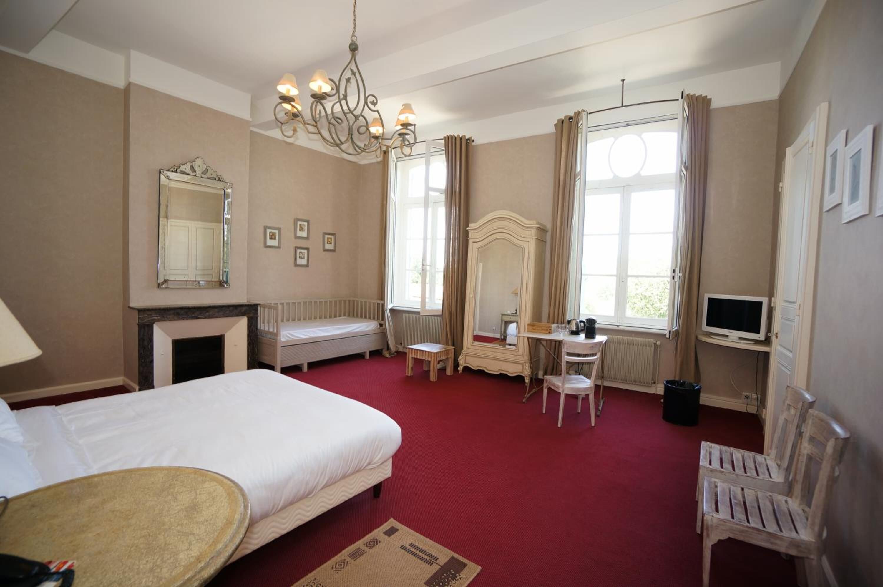 deluxe double room | in-room safe, soundproofing, iron/ironing board, free wifi